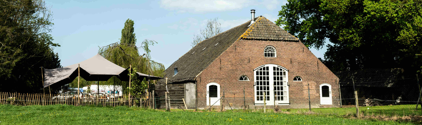 De Veenerhoev van buiten